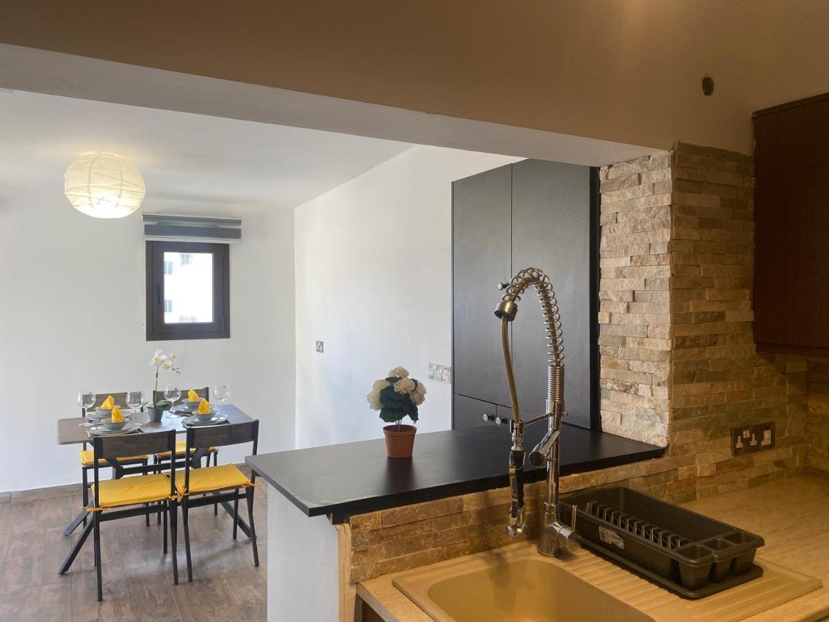 Philip Spacious Apartment Лимасол Екстериор снимка