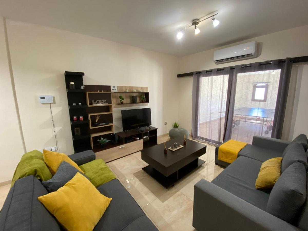 Philip Spacious Apartment Лимасол Екстериор снимка