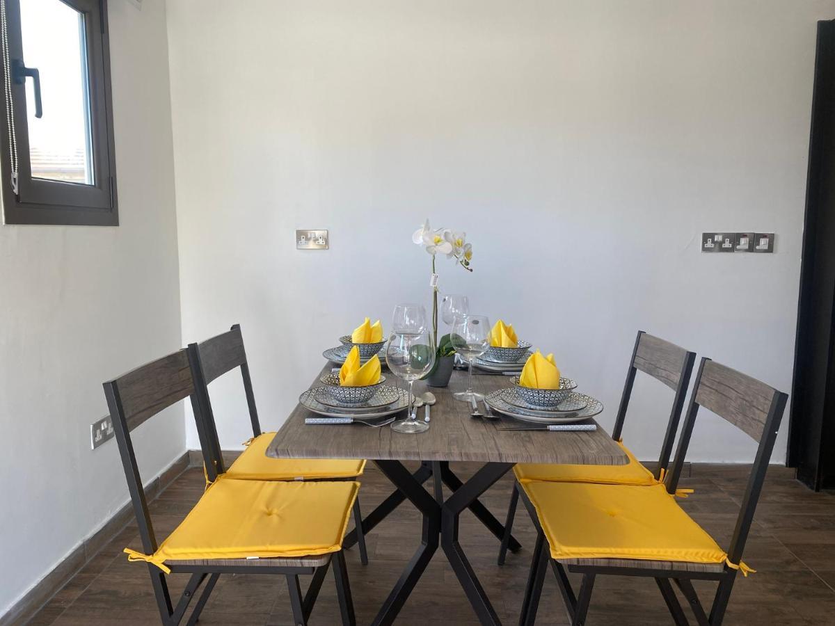 Philip Spacious Apartment Лимасол Екстериор снимка