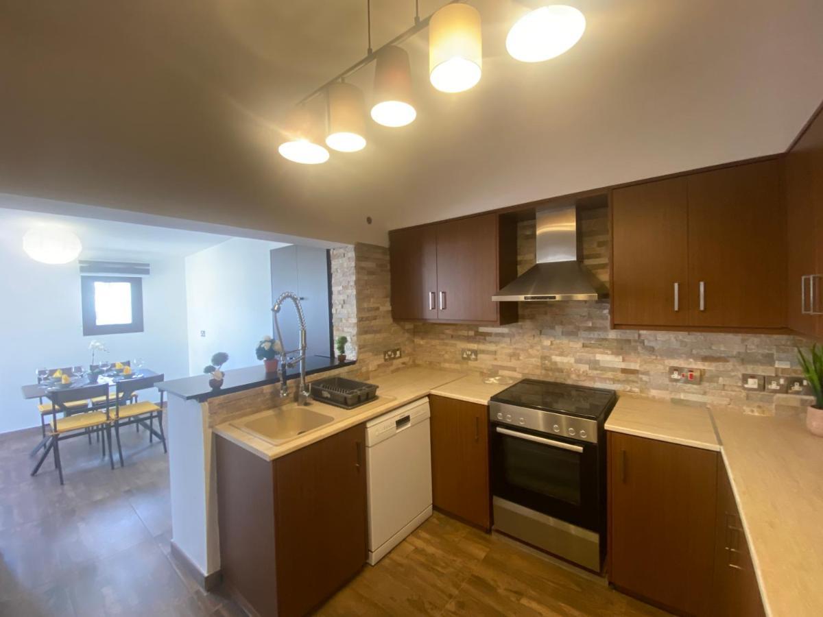Philip Spacious Apartment Лимасол Екстериор снимка